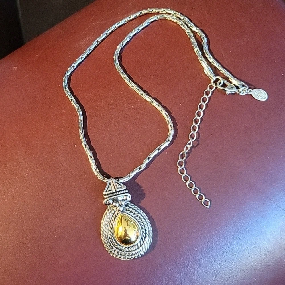 Gold and Silver toned Necklace. 16" with 3" extension. - Picture 3 of 7